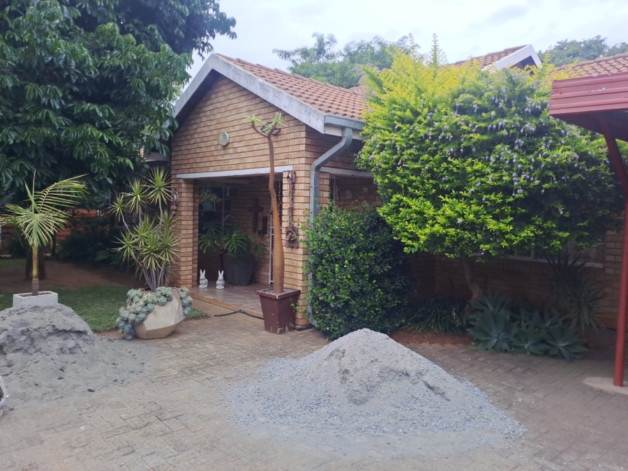 15 Bedroom Property for Sale in Oos Einde North West